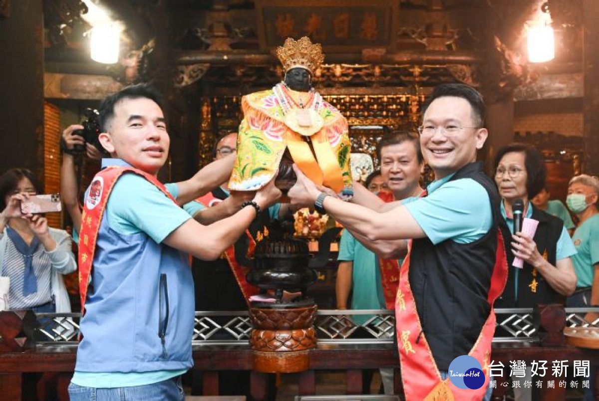 壽山巖觀音寺主祀觀世音菩薩,是桃園及新北地區重要的信仰中心。