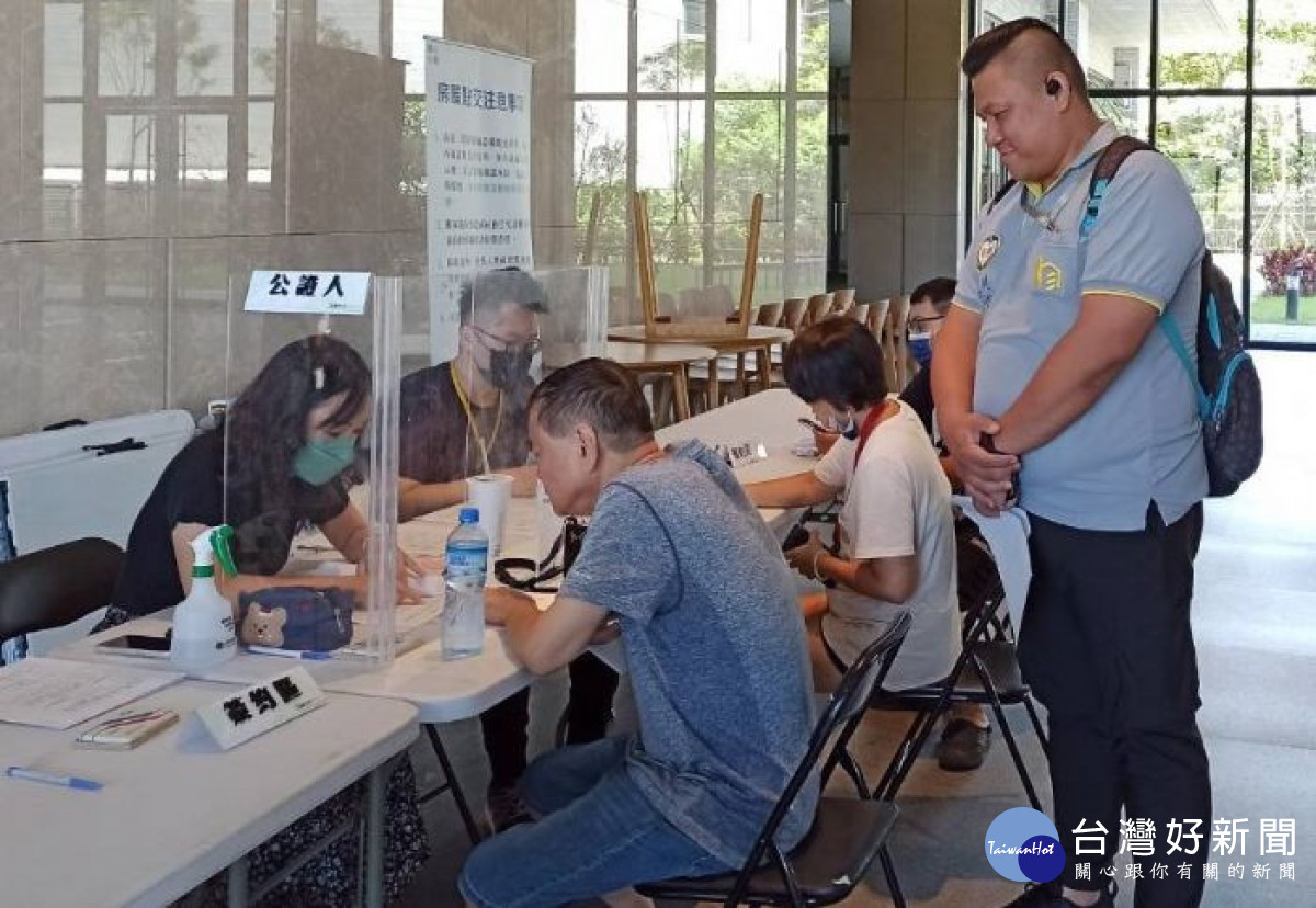 桃園社宅高齡友善免排隊優先住，顧家管理助長者安心換居。