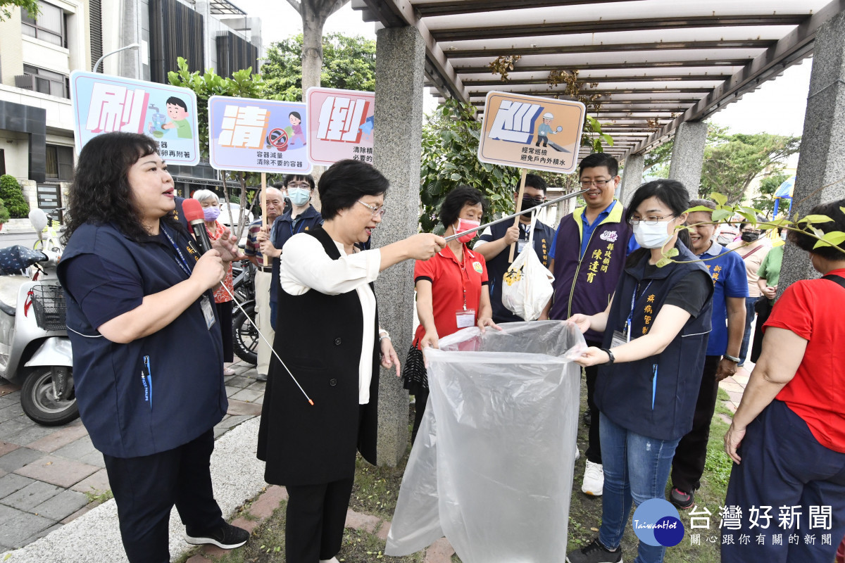 彰化縣預防病媒蚊,巡倒清刷四步驟宣導,杜絕登革熱。圖/記者鄧富珍攝