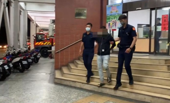 (砸店GG了片)逢甲商圈銀樓消費糾紛遭砸店 警方逮人拖吊違停車 24 | 社會 社會 記者爆料網