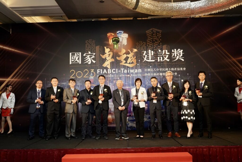 北觀處獲頒國家卓越建設獎最佳環境文化類金質獎。圖／社團法人中華民國不動產協進會提供