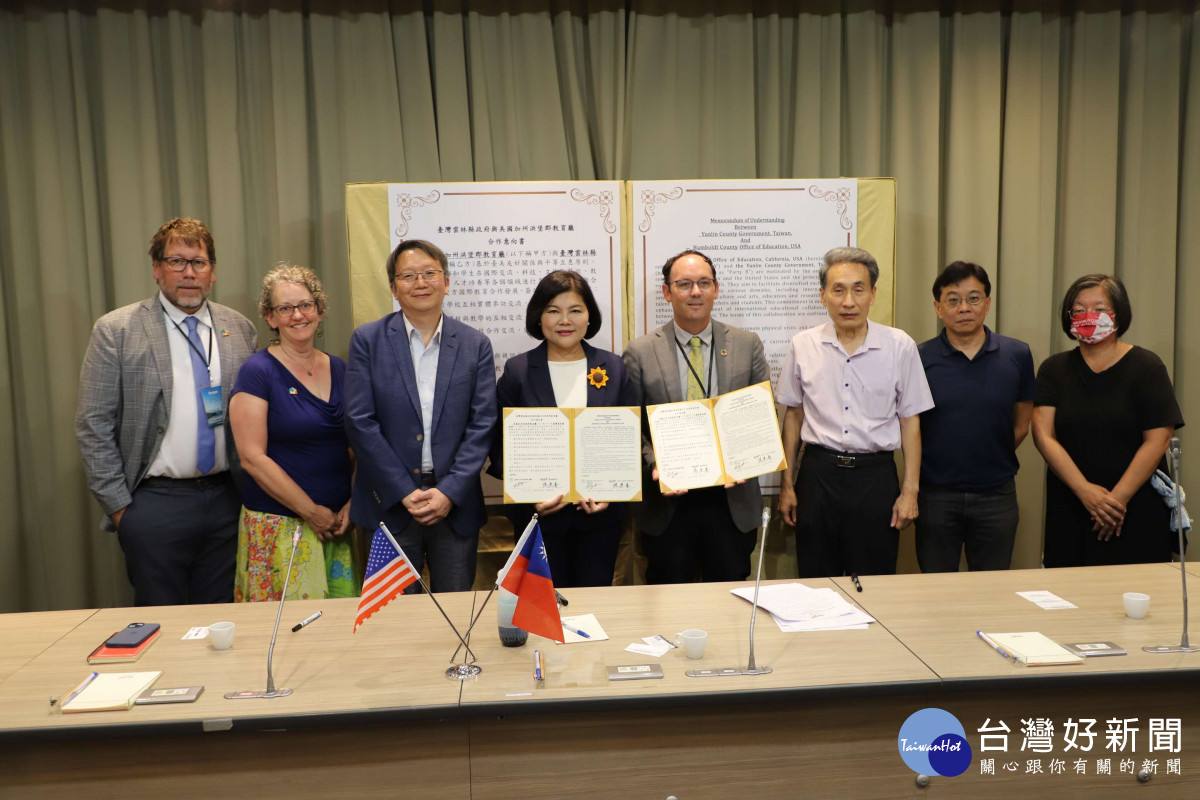 雲林縣長張麗善與美國加州洪堡郡教育廳副廳長Colby Smart 簽署合作意向書(MOU)／雲林縣政府提供