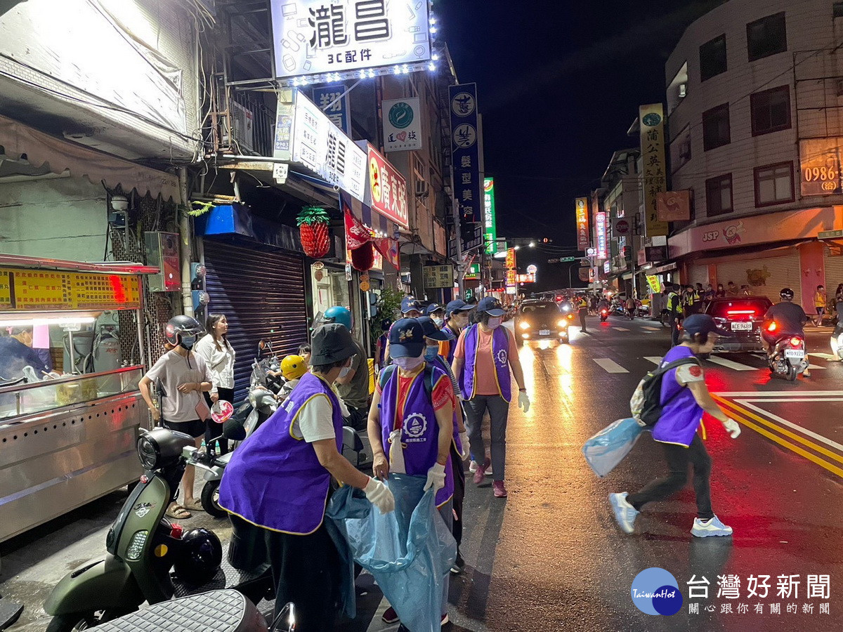 南投市公所成立環保志工沿街整理環境。（市公所提供）