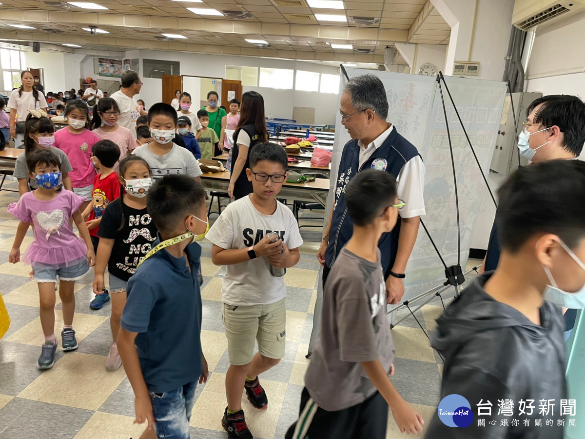 平鎮警分局為辦理112年暑期青春專案犯罪預防及婦幼安全宣導工作，舉辦「福爾摩斯體驗營」。