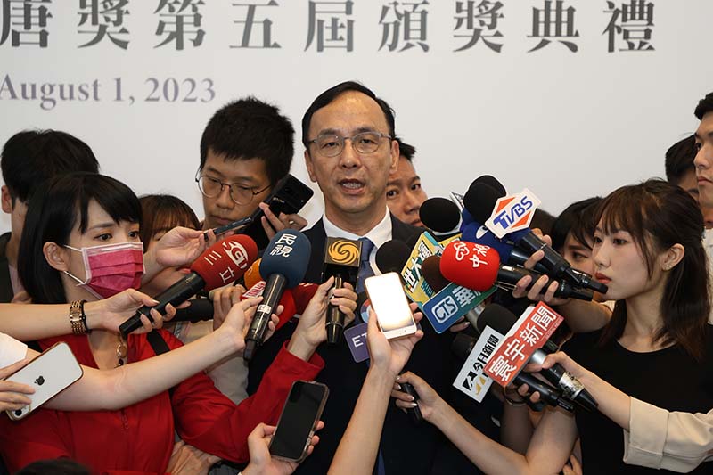 朱立倫表示,國民黨內參民調侯友宜已經超越柯文哲。圖/朱立倫辦公室提供
