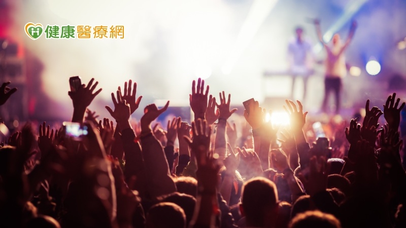 演唱會、遊樂場震耳欲聾! 把握「6060原則」護耳