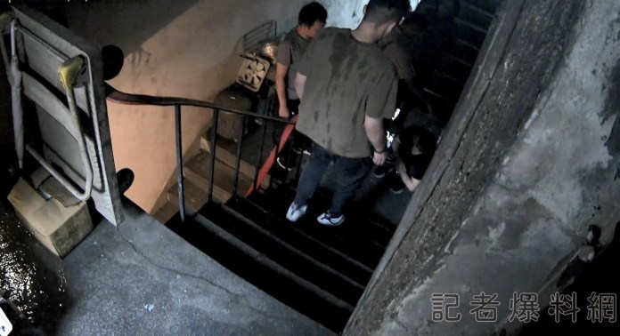 新莊販毒集團遭緝 竄逃踩破屋頂水管「濕身」落網 74 511 | 社會 社會 記者爆料網