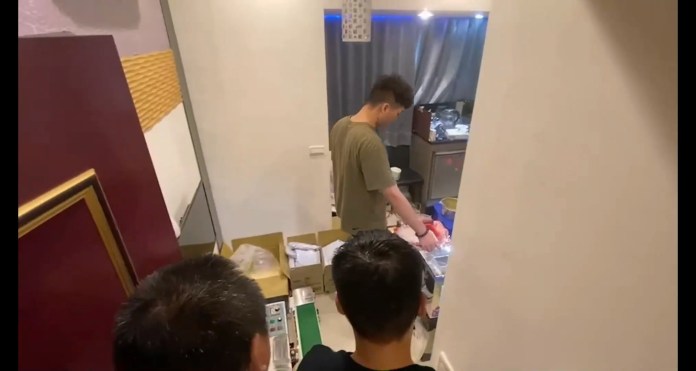 新莊販毒集團遭緝 竄逃踩破屋頂水管「濕身」落網 72 514 | 社會 社會 記者爆料網