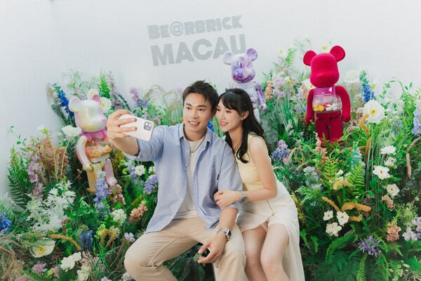 明珠大堂展區設有互動環節，觀眾可拍攝和打印帶有BE@RBRICK元素的照片作為觀展紀念品