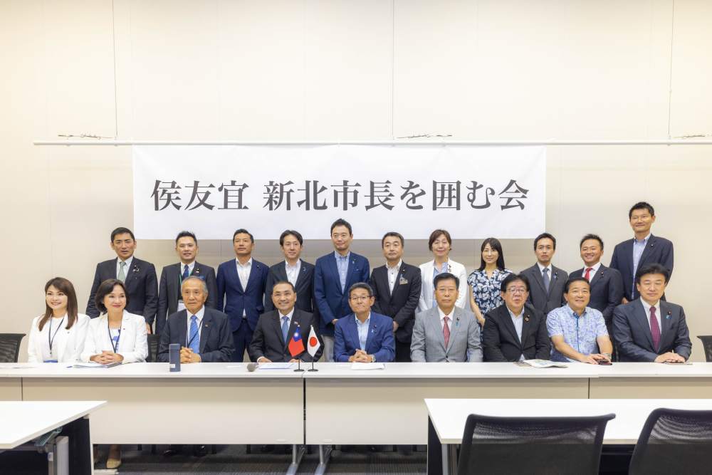 接受日媒專訪談兩岸 侯友宜:台灣未來前途由2300萬人決定 306 接受日媒專訪談兩岸 侯友宜:台灣未來前途由2300萬人決定 305