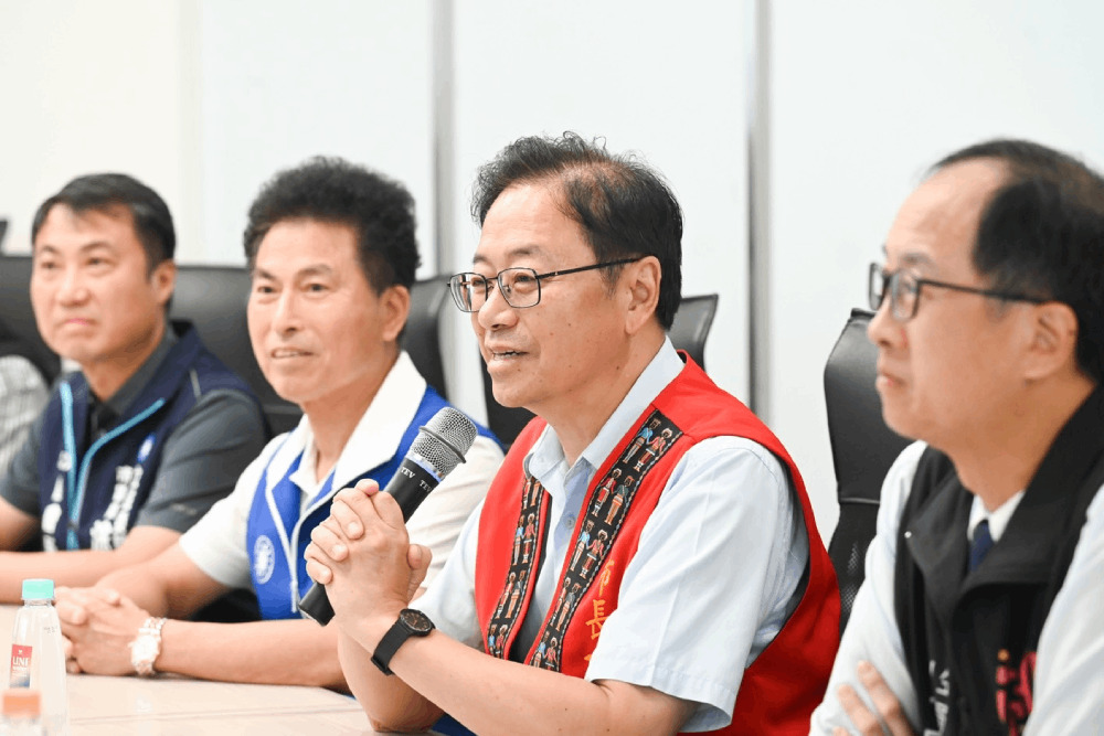 看上裕利冷鏈存放、運疫苗技術 張善政:將協助未來投資發展計畫 262 看上裕利冷鏈存放、運疫苗技術 張善政:將協助未來投資發展計畫 261
