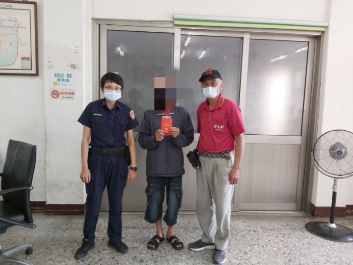 低收男經濟陷困頓 警員吳采純協助申請急難救助
