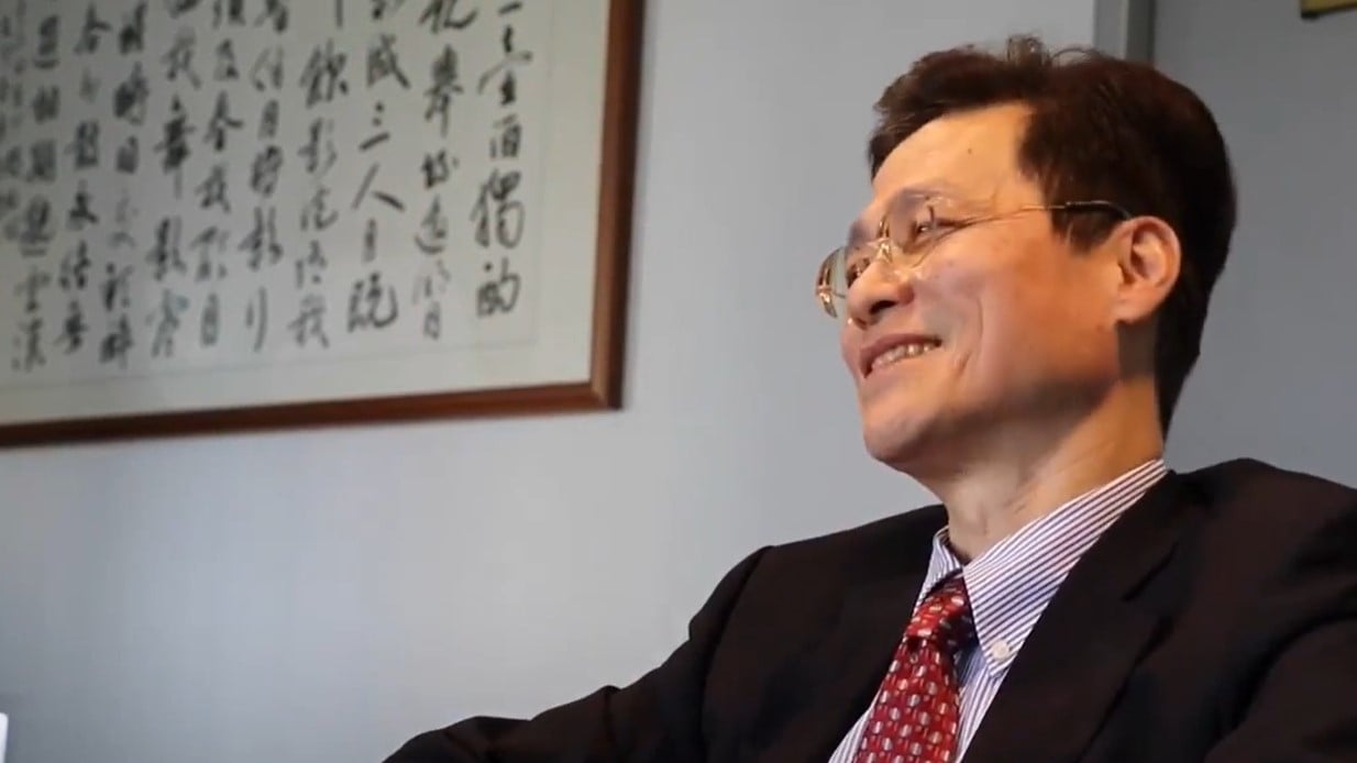 國民黨駐美副代表的秦日新(Victor Chin)遭指散布賴清德派代表要爭取過境華府傳聞。翻攝畫面
