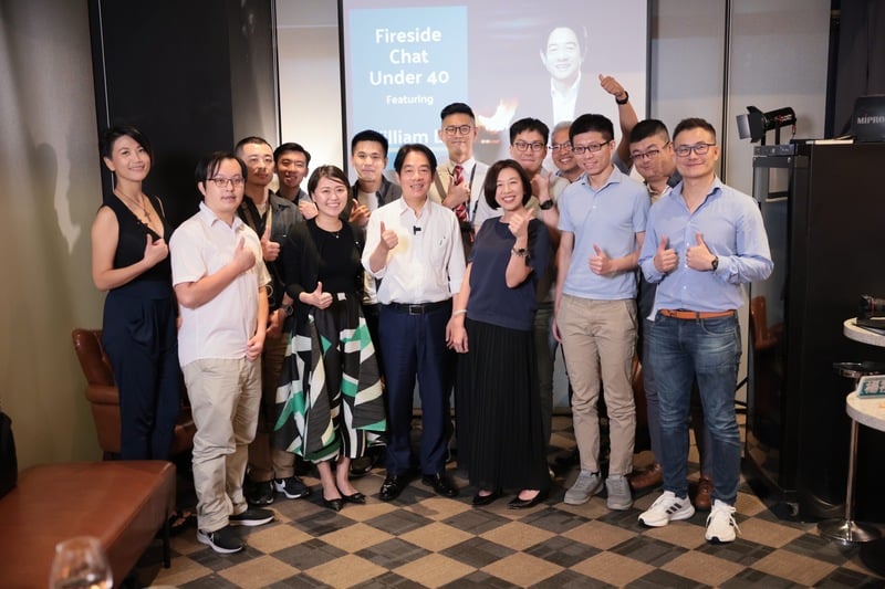 賴清德1日晚間出席「Under40青年座談會」,與多位30到40歲的年輕世代座談。賴清德辦公室提供