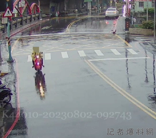 (有片)五股男雨中遭埋伏遇襲背被砍20公分濺血 警鎖定2嫌查緝 79 123 | 社會 社會 記者爆料網