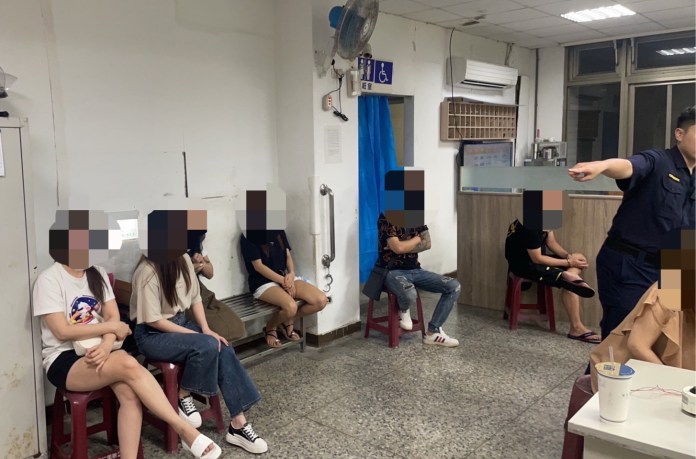 「解封後生意很好」 越南女觀光名義來台藏身「鐵支路」賣淫 72 812 | 社會 社會 記者爆料網