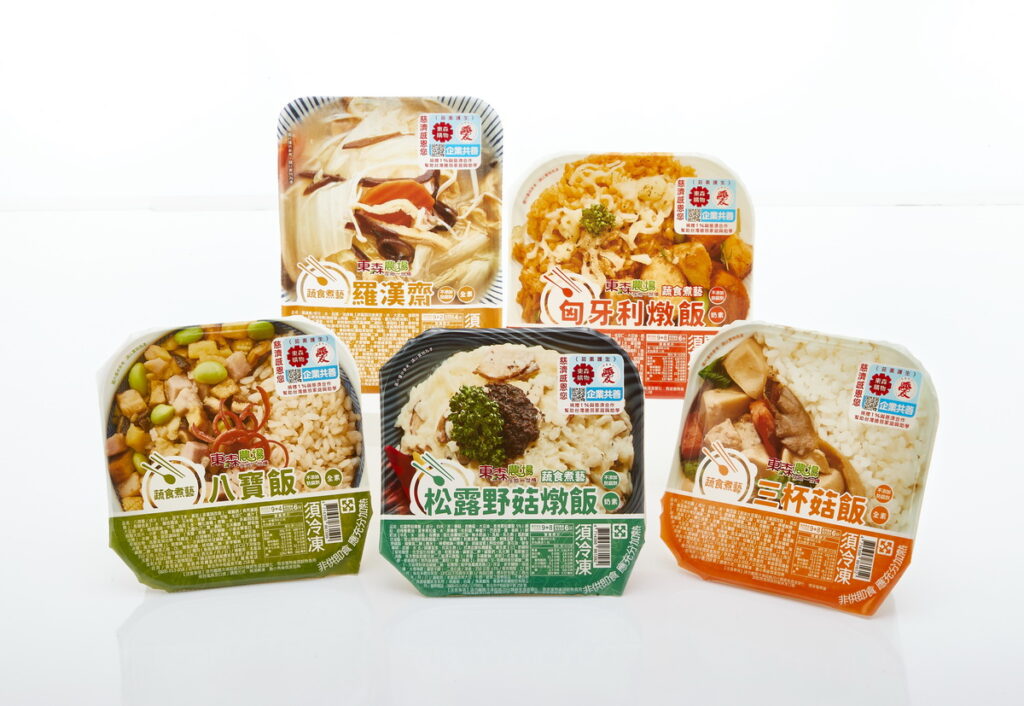 ▲東森購物推出「東森農場御膳蔬食組」,包含「松露野菇燉飯」、「三杯菇飯」、「羅漢齋」、「八寶飯」及「匈牙利燉飯」五款新口味,8/3(四)下午14:00在東森購物電視通路34台LIVE開賣。