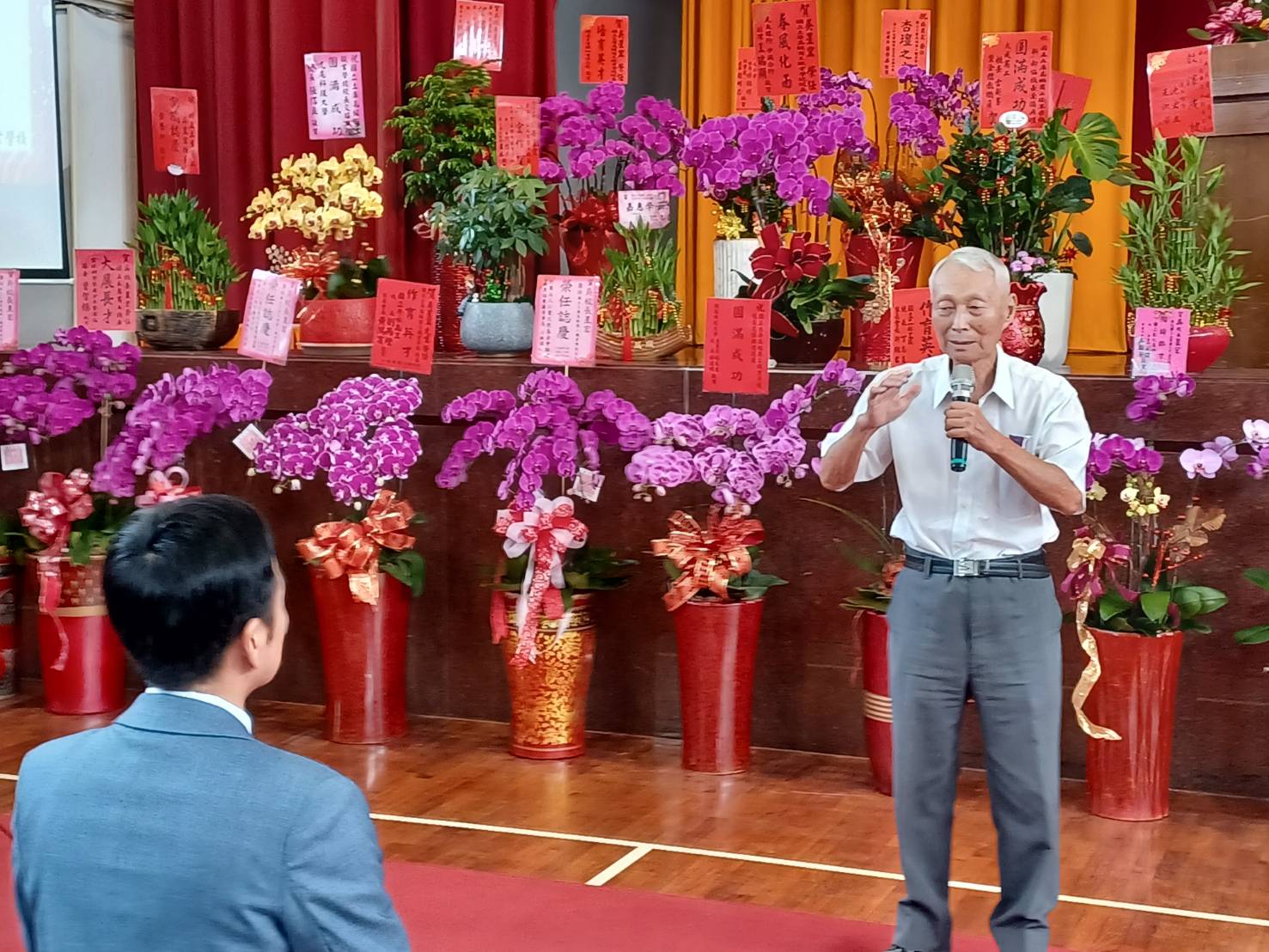 ▲國教署前副主任沈秀雄表示土庫商工在歷任校長努力之下,校風優良。(記者劉春生攝)