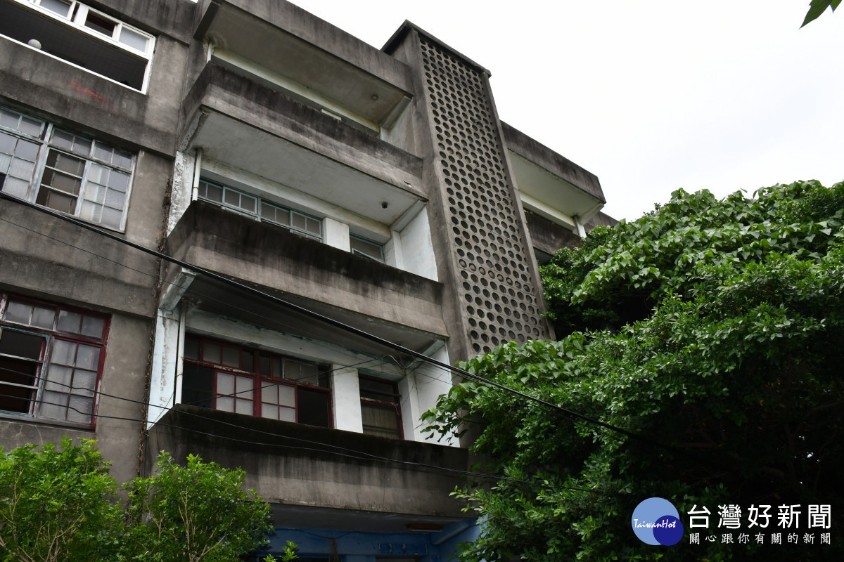 舊宿舍群內特殊景觀的洞洞屋等宿舍建物列為第三期整修重點。圖/記者鄧富珍攝