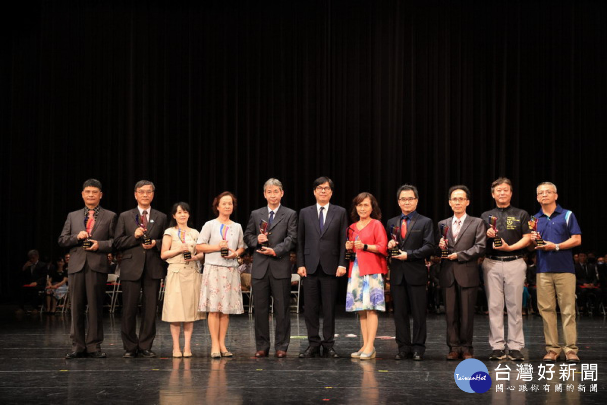 ▲高市辦理高中以下學校112學年度新卸任校長布達暨交接典禮。