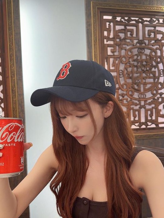 三上悠亞不怕卡努颱風！拿台灣啤酒甜笑公開「初夜」：我會努力