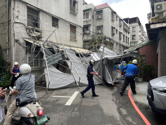 卡努致災 新莊建案工地鷹架倒塌瞬間影像曝光 72 img 9829 | 社會 社會 記者爆料網