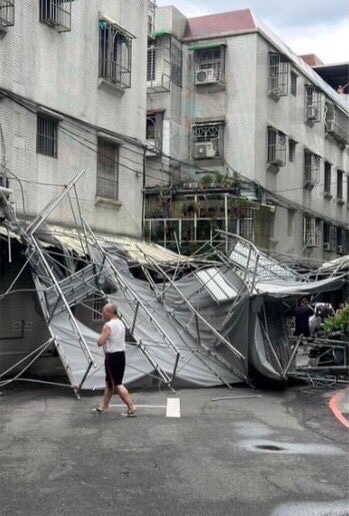 卡努致災 新莊建案工地鷹架倒塌瞬間影像曝光 70 img 9828 | 社會 社會 記者爆料網