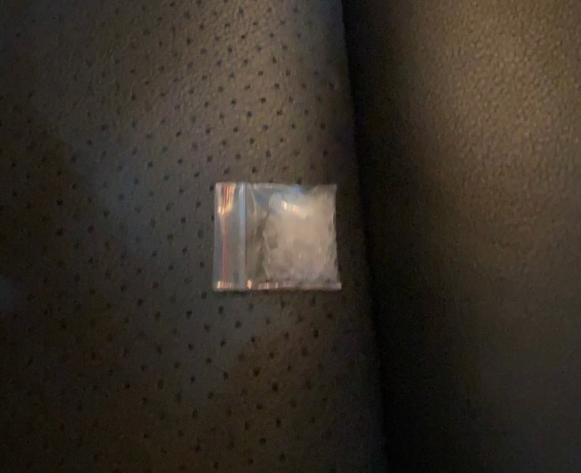毒蟲疑趁颱風夜交易毒品 半路因糾紛持槍與警對峙遭撞車阻逃 76 S 116318222 | 社會 社會 記者爆料網