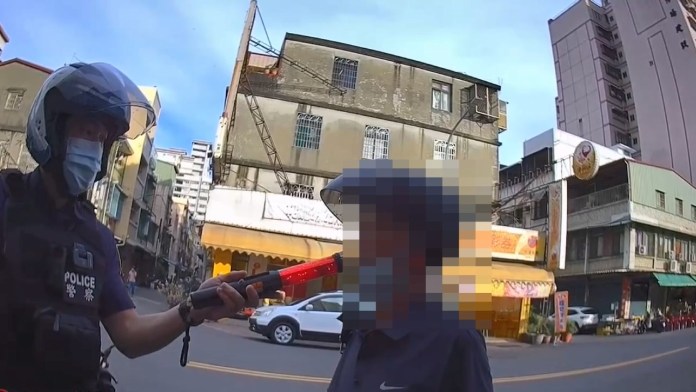 「孝孫 」逆向買一瓶麥茶 62歲阿公酒駕先進警局 79 2014E3F8 0A55 471F 85FB 0762ACBC1C59 | 社會 社會 記者爆料網