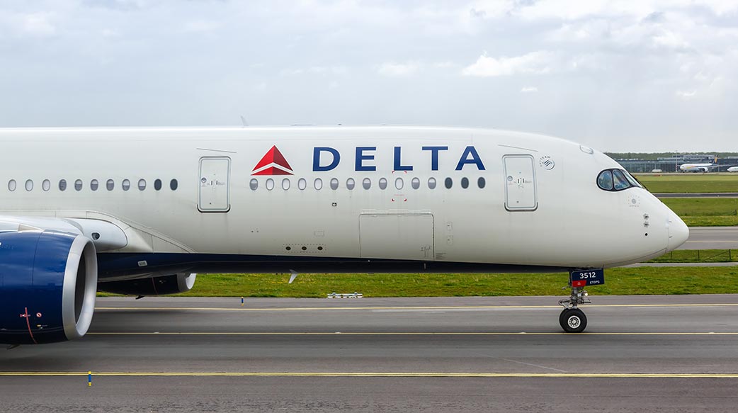 假期 機場 旅遊 飛機 飛 航空公司 飛機 運輸 阿姆斯特丹 旅行 空中客車 荷蘭 空氣 運輸 節假日 飛行 交通 飛行 航空 荷蘭 客機 噴射