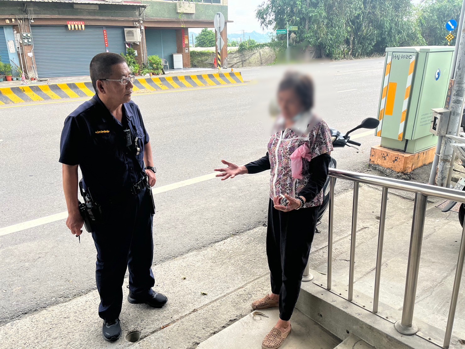 詐團綁架老梗誘騙婦人45萬元 岡警聯手行員成功阻詐