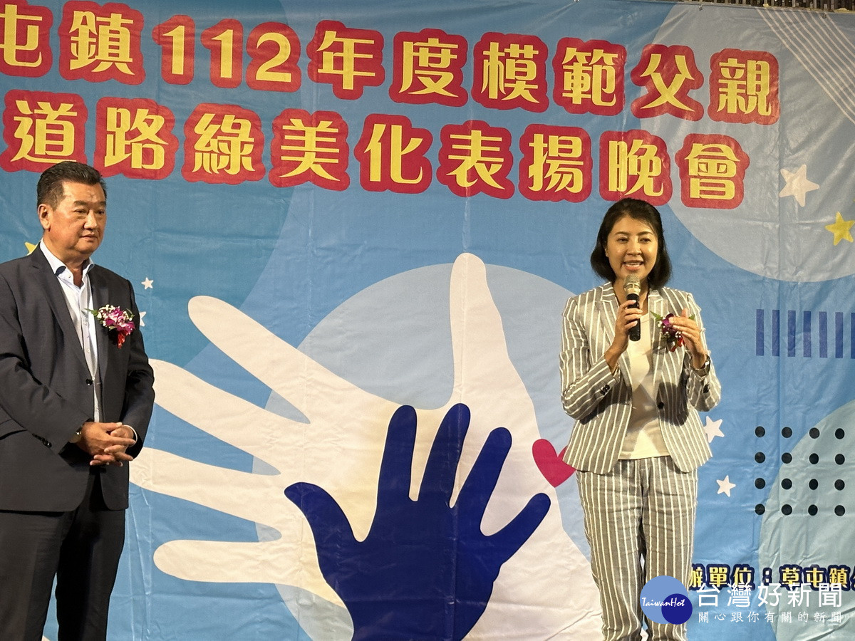 許縣長祝福全天下父親佳節快樂。(記者扶小萍攝)