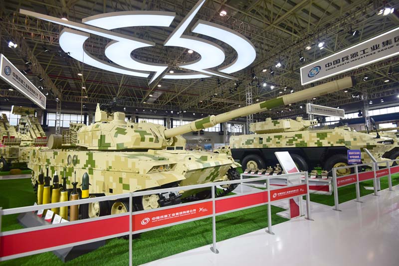 解放軍全力發展砲兵部隊及甲車。圖/珠海航展提供