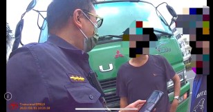 這杯手搖代價大! 大貨車違規迴轉遭攔 竟是酒駕 80 AADB11A6 91BA 4010 A32E 948E204C7908 | 社會 社會 記者爆料網