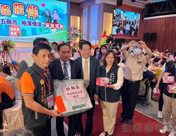 役路相伴展溫情 替代役男照顧傷退國軍 53 役路相伴展溫情 替代役男照顧傷退國軍