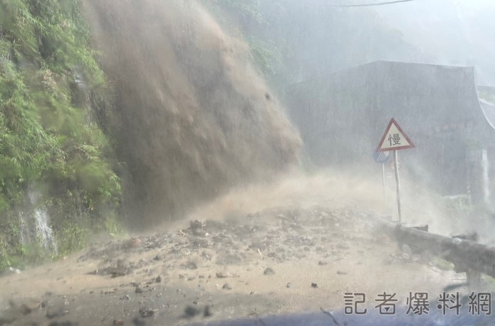 暴雨狂炸南投仁愛鄉 2360戶停電台電全力搶修拚復電 75 66.1 2 | 社會 社會 記者爆料網