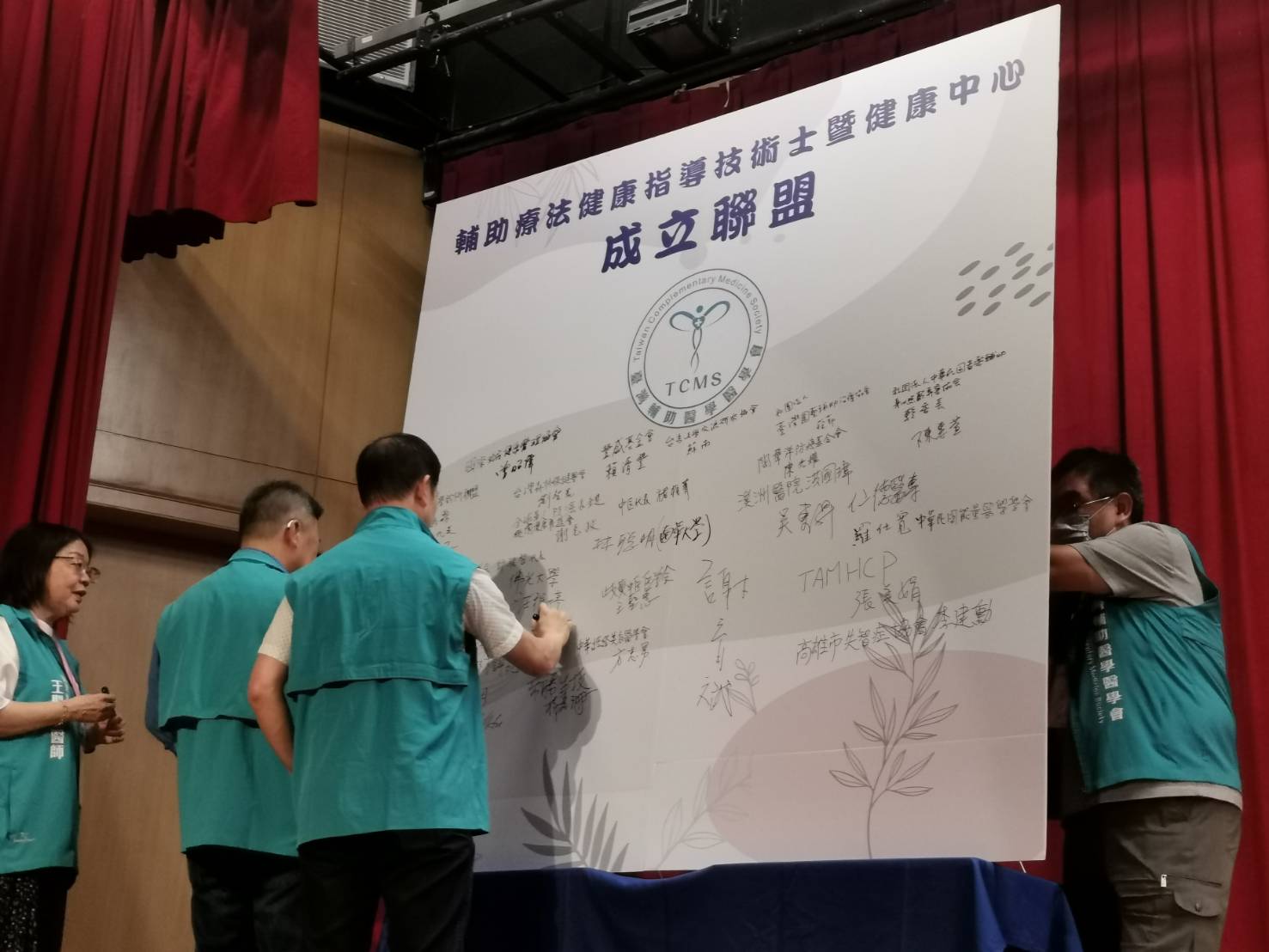 輔助醫學會闖關連署成功 要求政府改善老人照護並給年輕人工作機會