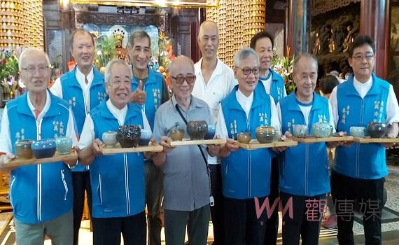 臺疆祖廟大觀音亭觀音佛祖成道紀念法會　陶藝大師翁國禎贈陶藝作品敬獻神明