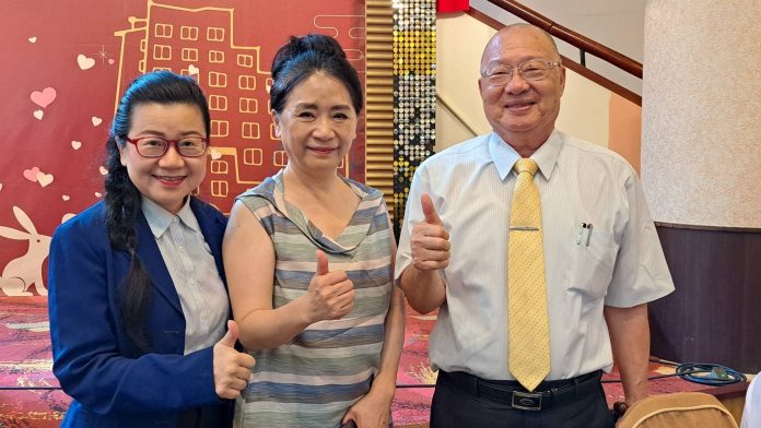 圖/內文圖說1:立委李貴敏(中)強調,距離明年大選只剩不到半年的時間,泛藍陣營應該每天一問,讓人民了解民進黨執政的惡果。(記者宋秉忠攝)
