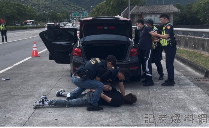 不讓國道變成「犯罪走廊」 「紅斑馬」執行國道警攔截圍捕演練 78 9 0 | 社會 社會 記者爆料網