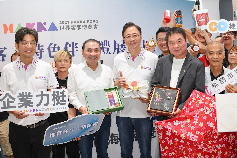 被陰了？侯友宜世客博合影同框　鍾東錦轉身遁走閃人