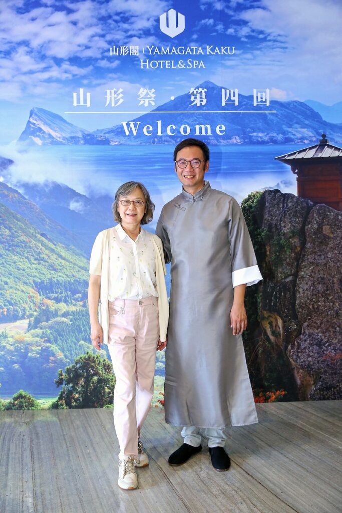福泰飯店集團董事長廖炳燿(右)、副董事長廖呂琛慧(左)