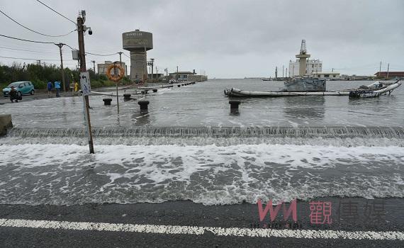 影/海水倒灌淹沒箔子寮漁港 吞噬附近漁塭心血將泡湯