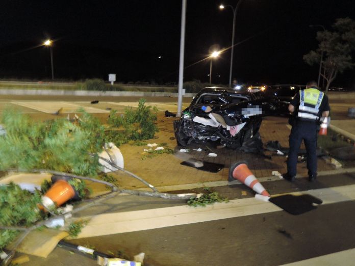 (楊梅休息區內車禍片)楊梅休息區內肇事! 自小客車撞擊3輛停車場內車輛釀3人受傷 66 3輛停放停車場內的自小客車。民眾提供 | 社會 社會 記者爆料網