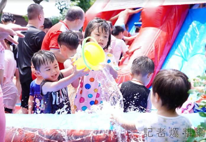 台中太平潑水節登場 千人潑水狂歡 62 台中太平潑水節登場 千人潑水狂歡