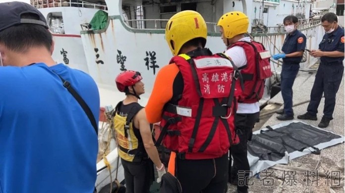 旗津漁港漂男浮屍 腰詭綁磚頭 警:他自己走向港邊 69 B922A6F3 3E22 4666 B32B 52AD8B39A9C5 | 社會 社會 記者爆料網