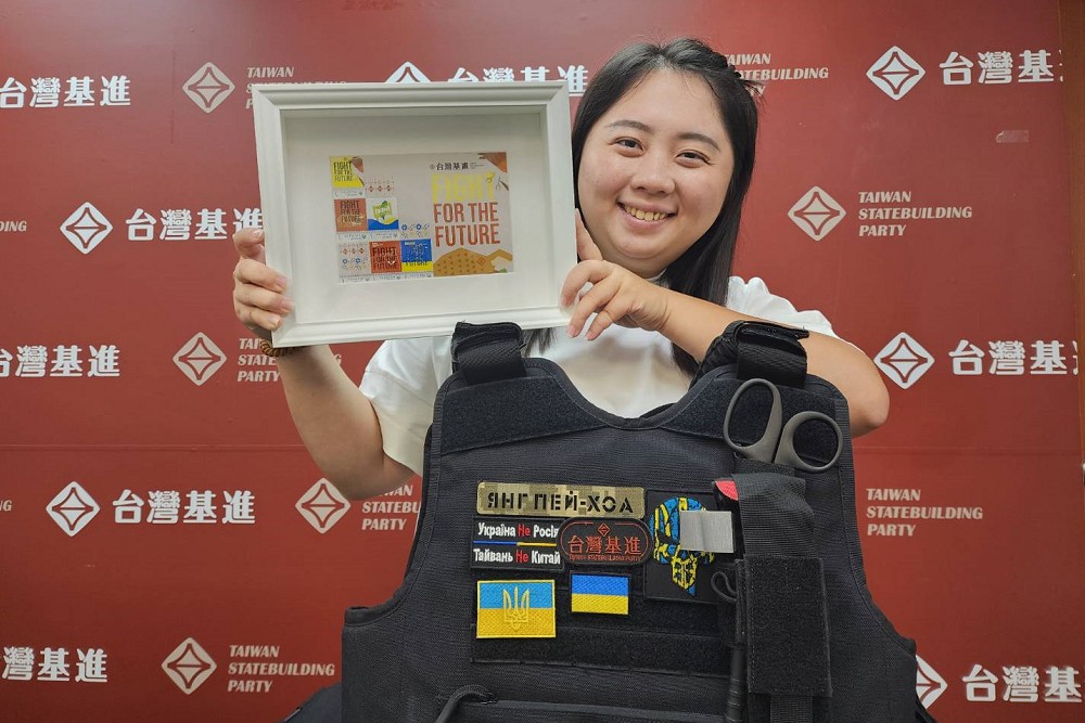 【楊佩樺前進烏克蘭專訪2-1】「車內綁著普丁人偶晃呀晃!」 楊佩樺:烏人對戰爭的幽默、冷靜 值得學習 264 【楊佩樺前進烏克蘭專訪2-1】「車內綁著普丁人偶晃呀晃!」 楊佩樺:烏人對戰爭的幽默、冷靜 值得學習 263