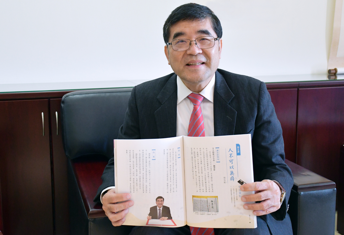 漾新聞|父子兩代懸命拚教育82年也同獲全國師鐸獎 高醫大校長楊俊毓將榮耀獻父親