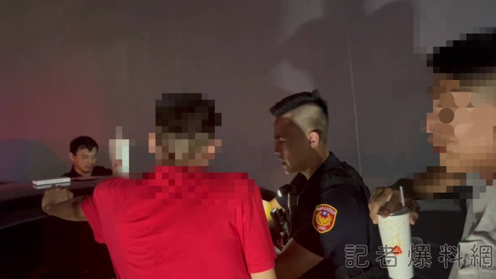 深夜攜毒準夜唱遇警盤檢 2男遭起獲愷他命毒包送辦 71 481370 | 社會 社會 記者爆料網