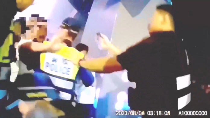 夜店口角爭執險上演「全武行」 警雷厲風行保護管束制止糾紛 76 712 2 | 社會 社會 記者爆料網